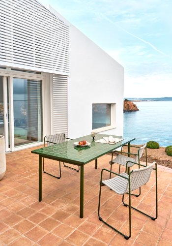 KAVE HOME Maurina udendrsbord i grn galvaniseret stl med grnne fliser 223 x 101cm