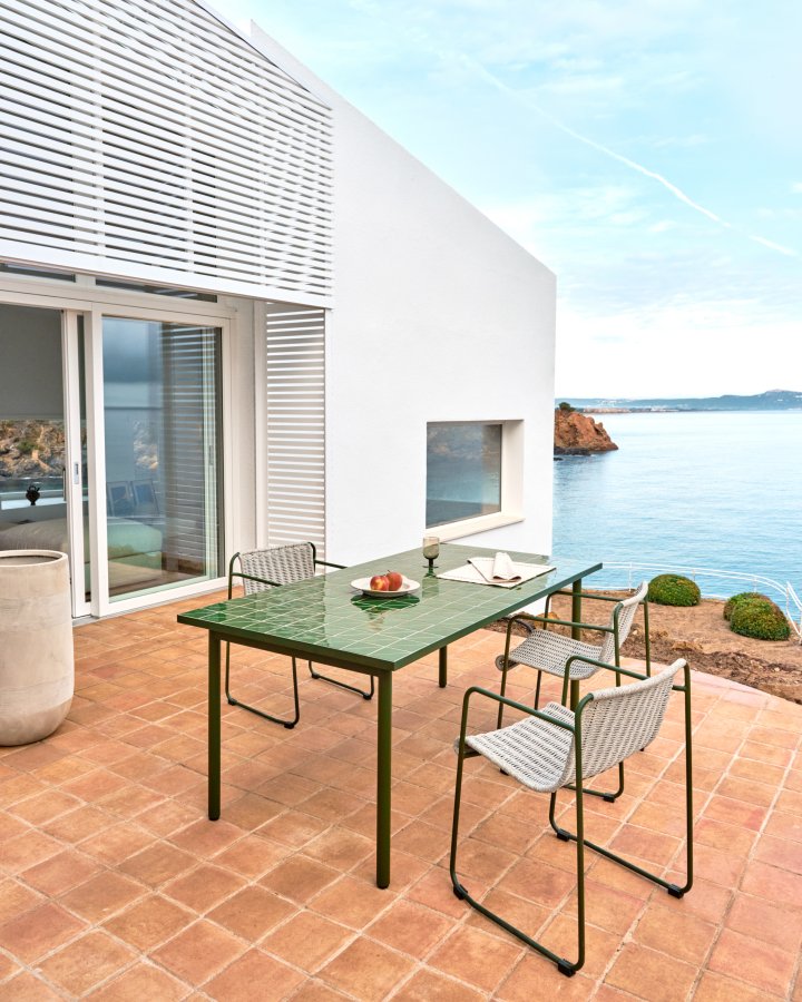 KAVE HOME Maurina udendrsbord i grn galvaniseret stl med grnne fliser 182 x 91cm