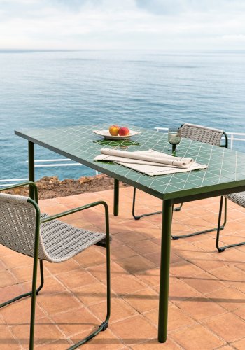 KAVE HOME Maurina udendrsbord i grn galvaniseret stl med grnne fliser 182 x 91cm