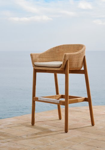 KAVE HOME Galea skammel i FSC 100% massivt teaktr og syntetisk rattan 75cm