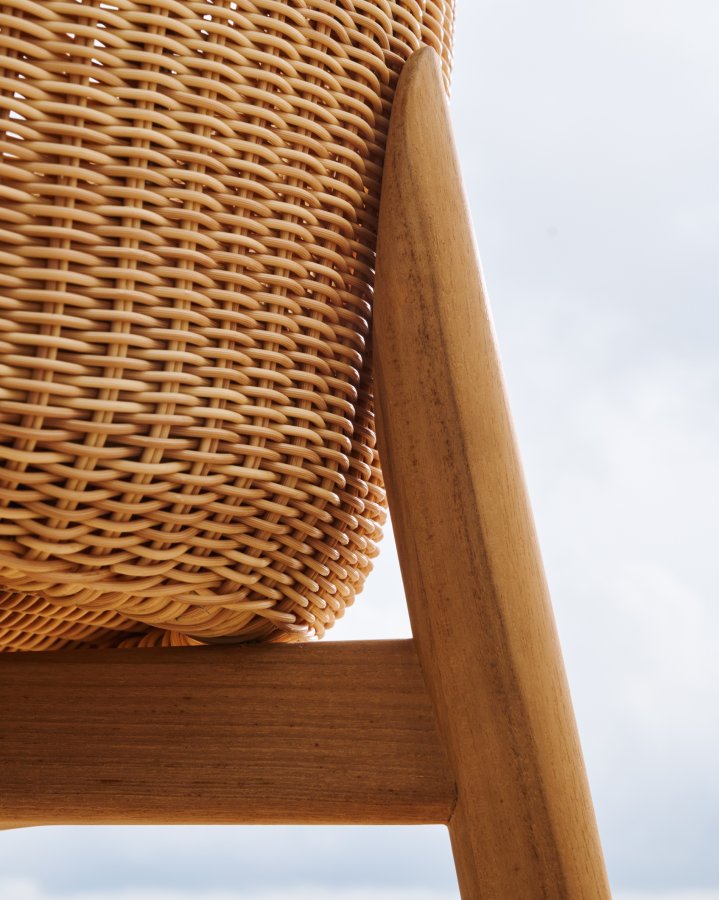 KAVE HOME Galea skammel i FSC 100% massivt teaktr og syntetisk rattan 75cm