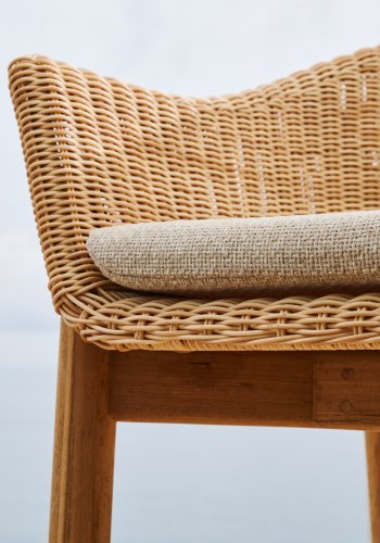 KAVE HOME Galea skammel i FSC 100% massivt teaktr og syntetisk rattan 75cm