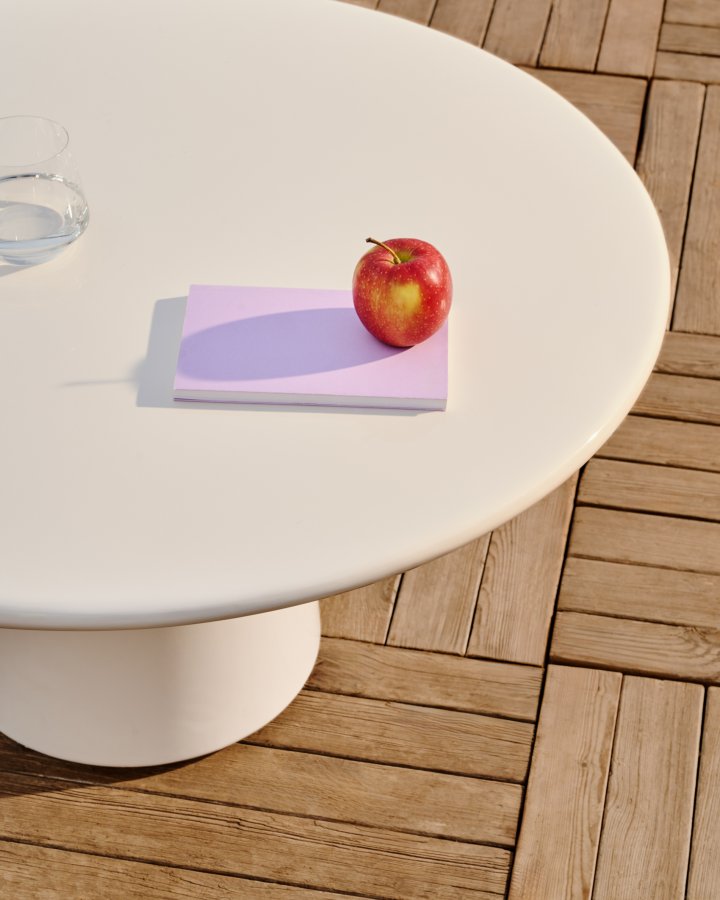 KAVE HOME Albanella sofabord, rund - blank hvid cement (85)