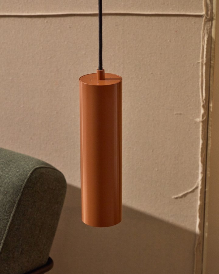 KAVE HOME Andia loftslampe i aluminium med terracotta malet finish