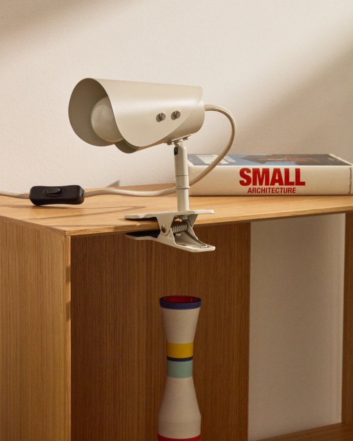 KAVE HOME Jula lille lampe med klemme i grt metal