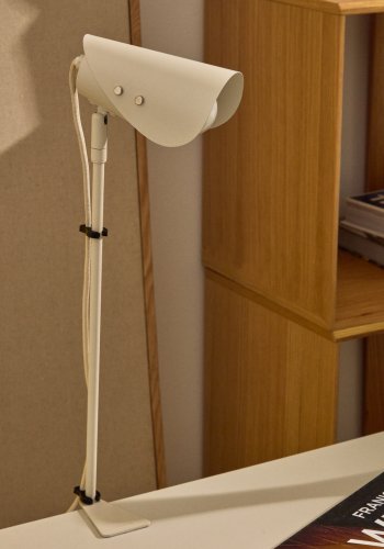 KAVE HOME Jula skrivebordslampe med klemme i grt metal