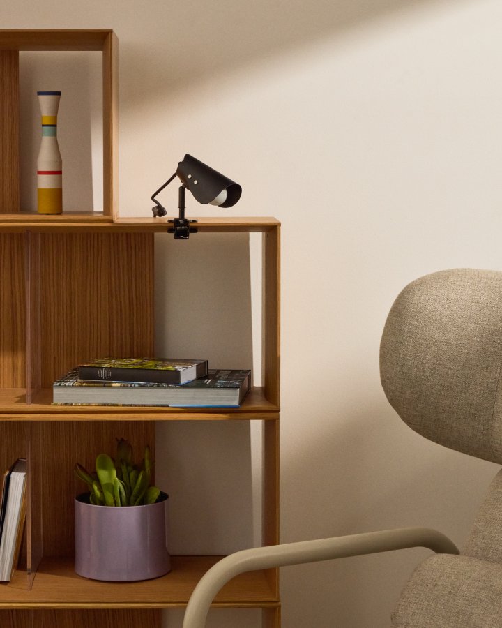 KAVE HOME Jula lille lampe med klemme i sort metal