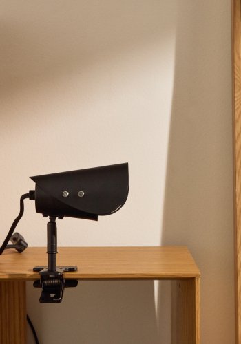 KAVE HOME Jula lille lampe med klemme i sort metal