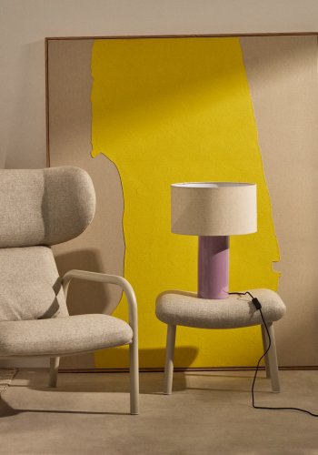 KAVE HOME Tonerisk keramisk bordlampe med lilla finish og bomuld