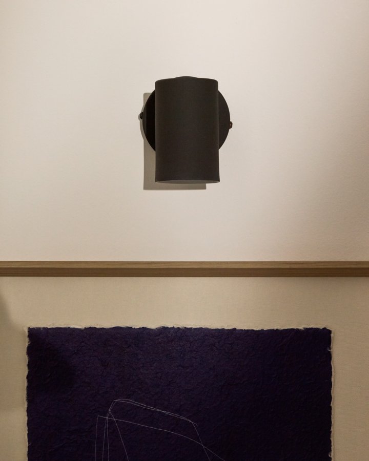 KAVE HOME Manie vgmonteret metallampe med sort stbejernseffekt finish