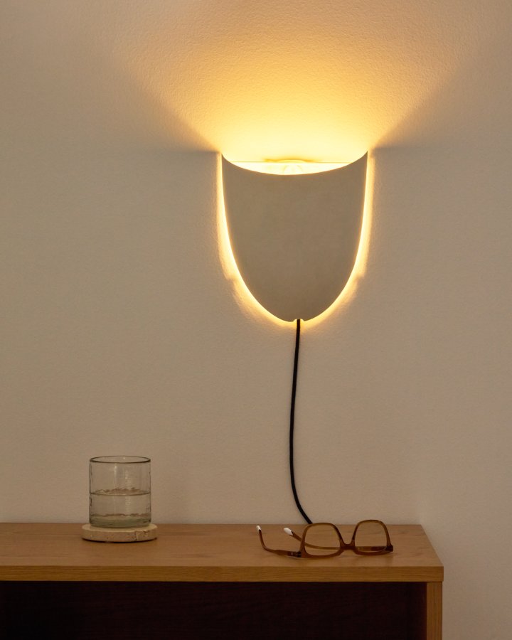 KAVE HOME Nibla vgmonteret lysarmatur i hvidt lereffektmetal