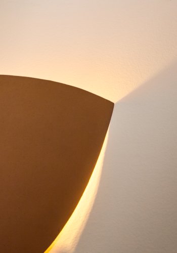 KAVE HOME Nibla vgmonteret lysarmatur i terracotta-effekt metal