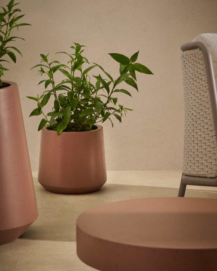 KAVE HOME Calun urtepotteskjuler, rund - rdbrun cement (32)