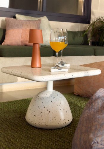 KAVE HOME Saura sofabord i hvid terrazzo med hvid terrazzo plade 32 x 48 x 48