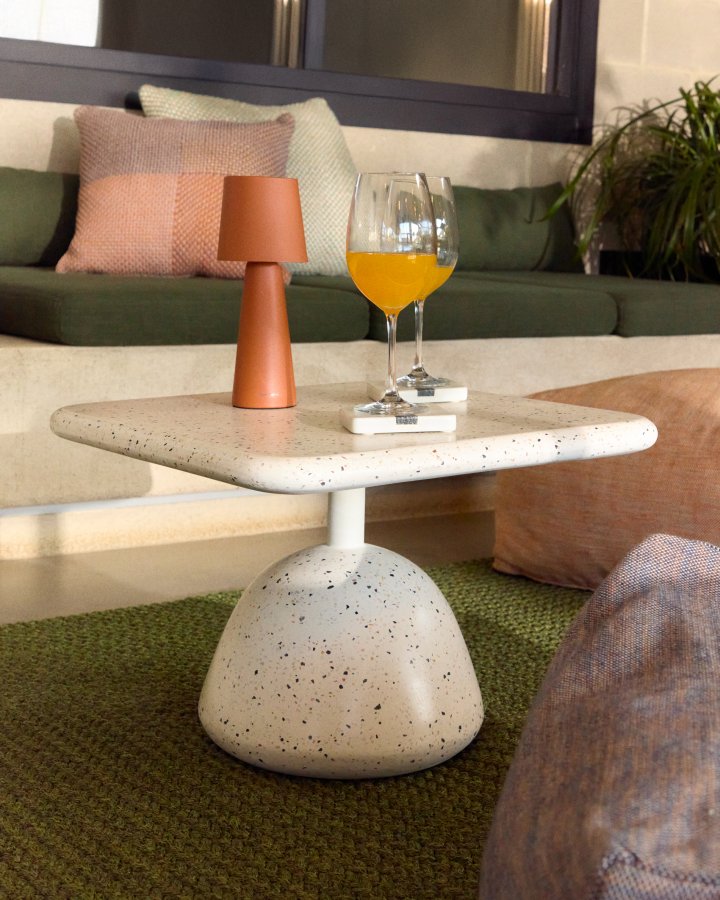 KAVE HOME Saura sofabord i hvid terrazzo med hvid terrazzo plade 32 x 48 x 48
