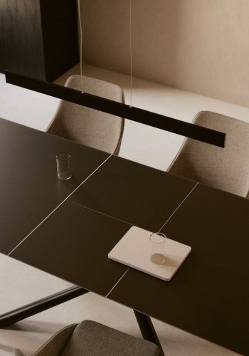 KAVE HOME Theone spisebord, m. butterflybordplade - klar glas og sort stl (160(210)x90)