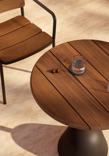 KAVE HOME Saura bord, sort metalplade akacie med valnddefinish, 75 x Ã˜70 cm FSC 100%