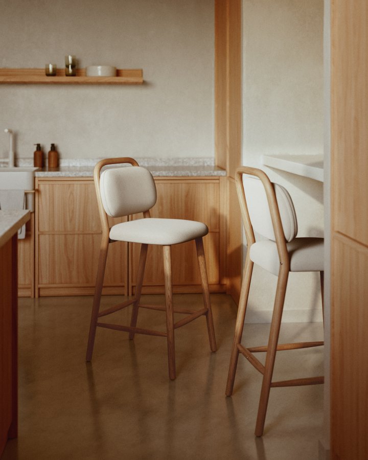 KAVE HOME Helda skammel i beige chenille og massivt egetr FSC Mix Credit 65 cm