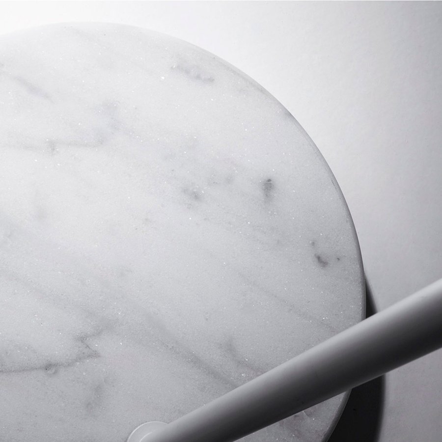 KAVE HOME Lee gulvlampe - hvid metal/marmor/stof