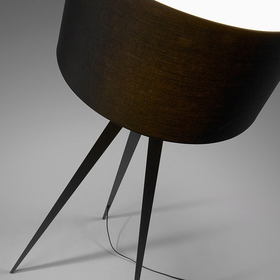 KAVE HOME Uzagi gulvlampe - sort metal/stof 
