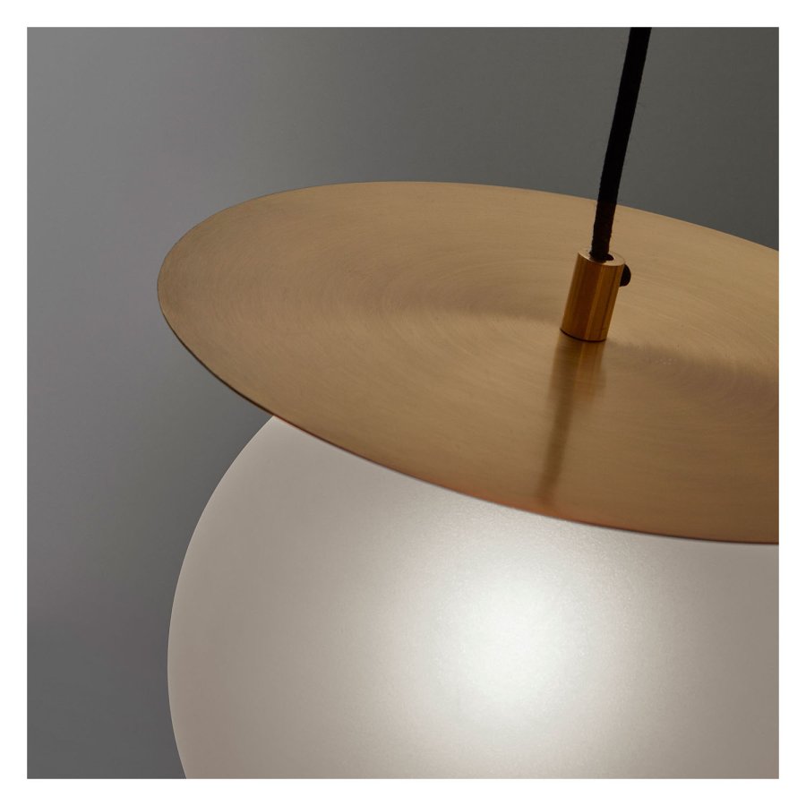 KAVE HOME Manz loftlampe - frostet glas og messing metal 