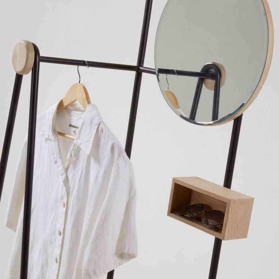 KAVE HOME Nostalgic garderobestativ - natur/sort asketrsfinér/metal, m. rundt spejl og hylder