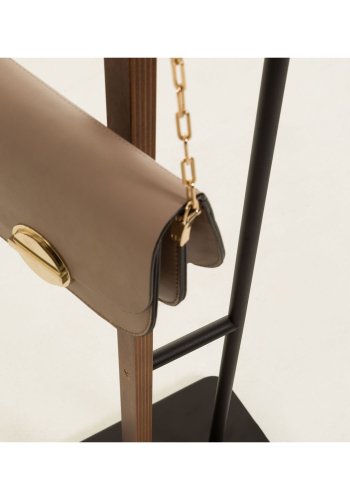 KAVE HOME Magali stumtjener - brun egetrsfiner og sort metal