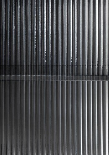 KAVE HOME Trixie vitrineskab, m. 2 lger - klar glas og sort stl (70x143)