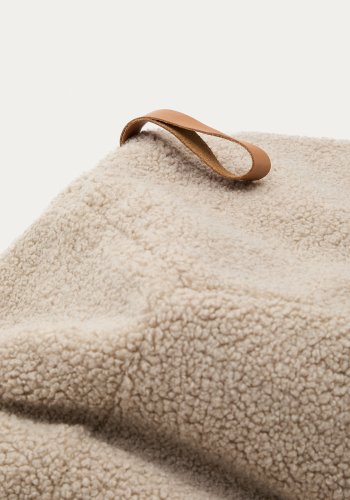 KAVE HOME Vicka puf i beige bouclé, 70 cm
