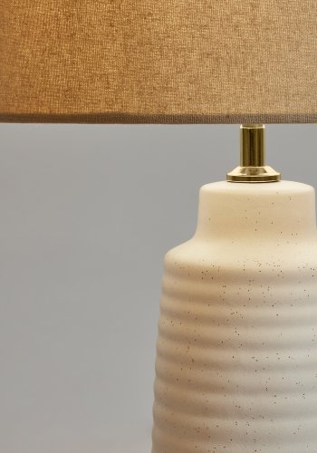 KAVE HOME Mijal bordlampe - hr, messing og hvid keramik