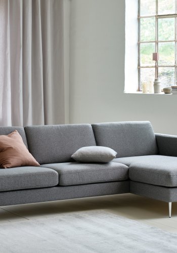 Ask st 51 3D sofa, m. chaiselong - lys granitgr polyester stof og brstet aluminium