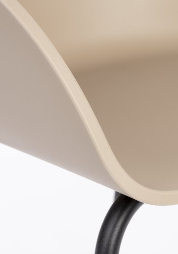 ZUIVER Void spisebordsstol, m. armln - latte brun genanvendt polypropylen og sort stl