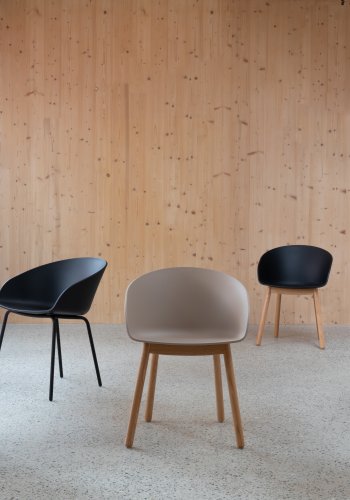 ZUIVER Void spisebordsstol, m. armln - sort genanvendt polypropylen og sort stl