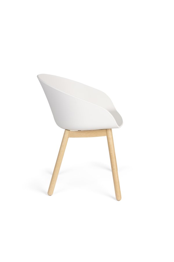 ZUIVER Void spisebordsstol, m. armln - mlkehvid genanvendt polypropylen og natur eg