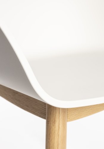 ZUIVER Void spisebordsstol, m. armln - mlkehvid genanvendt polypropylen og natur eg