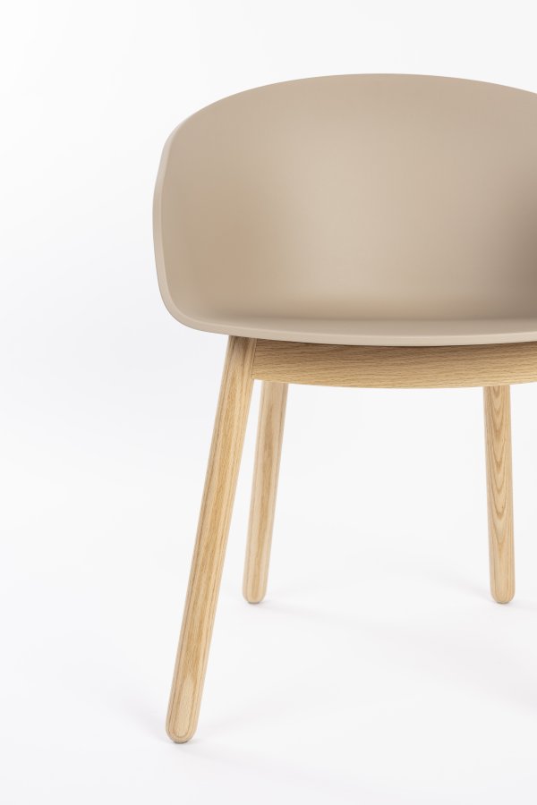 ZUIVER Void spisebordsstol, m. armln - latte brun genanvendt polypropylen og natur eg