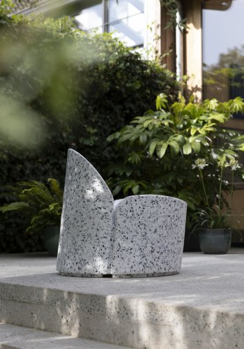 ZUIVER Bloom udendrs loungestol - hvid terrazzo genanvendt exopixel