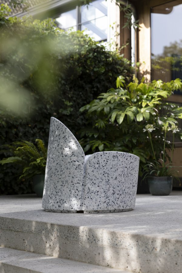 ZUIVER Bloom udendrs loungestol - hvid terrazzo genanvendt exopixel