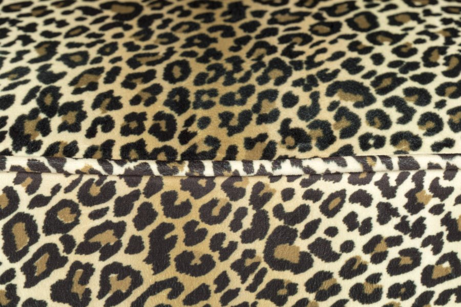 BOLD MONKEY Claws Out spisebordsstol - multifarvet panterprint polyester og messing stl