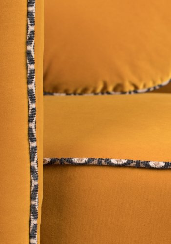 BOLD MONKEY Sassy Granny drejestol, m. armln og pude - okkergul fljl polyester og messing stl