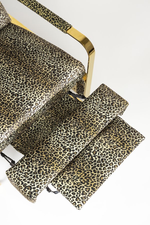 BOLD MONKEY Relax Like Chandler recliner hvilestol, m. armln og fodskammel - brun/multi panterprint