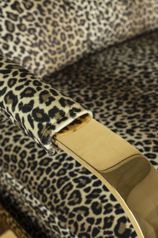 BOLD MONKEY Relax Like Chandler recliner hvilestol, m. armln og fodskammel - brun/multi panterprint