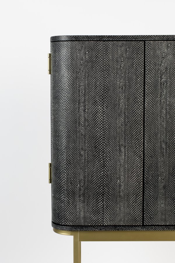 BOLD MONKEY Ava Morgana barskab, m. 2 lger, 1 skuffe, spejl - sort slangeskind PU, messing stl