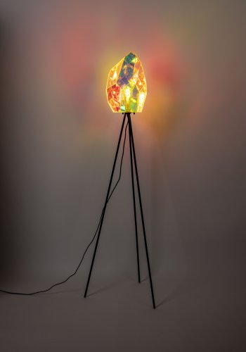 BOLD MONKEY Diamond Dear gulvlampe - regnbuefarvet holografisk akryl og jern