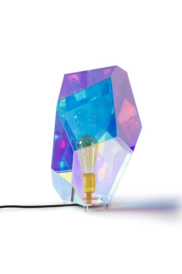 BOLD MONKEY Diamond Dear bordlampe - regnbuefarvet holografisk akryl og jern