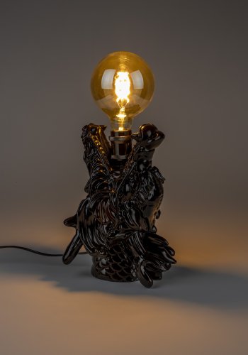 BOLD MONKEY Dragonized Bastard bordlampe - sort harpiks