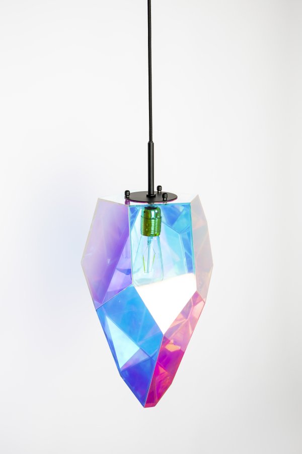 BOLD MONKEY Diamond Dear loftlampe - regnbuefarvet holografisk akryl og jern