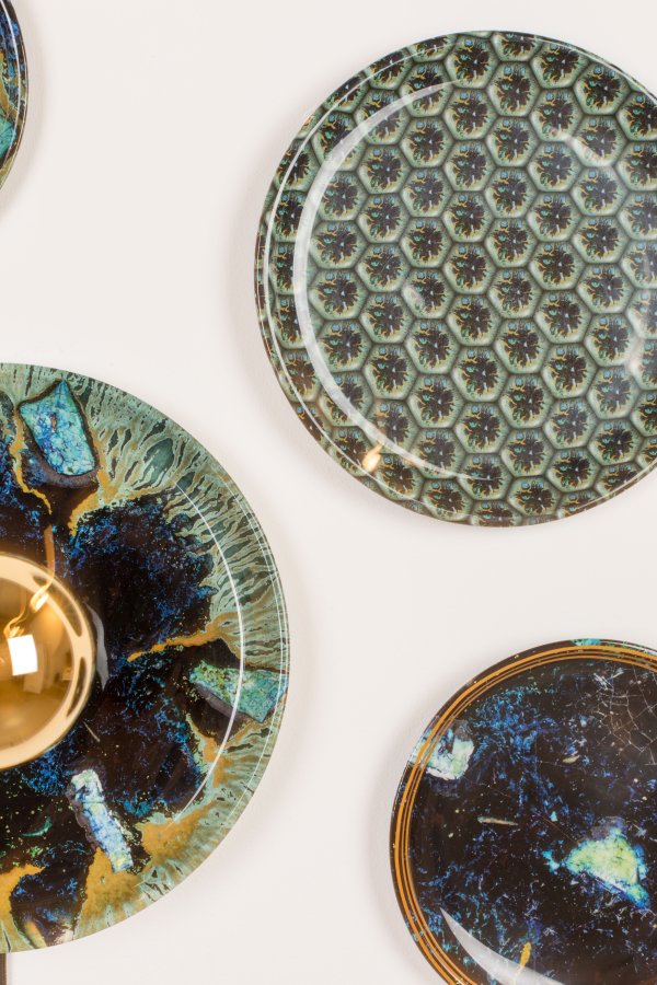 BOLD MONKEY No Food Here vglampe - jernplader med vinyltrykt multifarvet hexagon (st med 4)