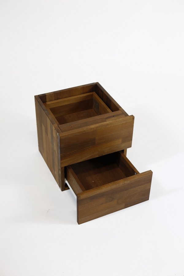 NOCNOI Puzzle kvadratisk reol, m. 1 rum - massiv olieret valnddetr, til vg/gulv (36x36)