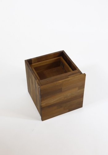 NOCNOI Puzzle kvadratisk reol, m. 1 rum - massiv olieret valnddetr, til vg/gulv (36x36)